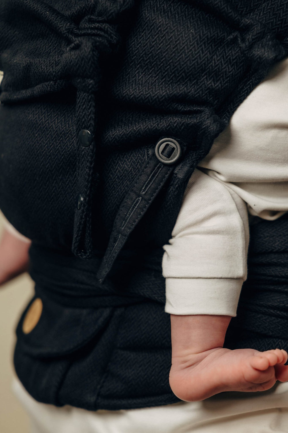 LennyLamb - LennyHybrid Half Buckle Baby Carrier - Black (100% Cotton) - Cloth and Carry