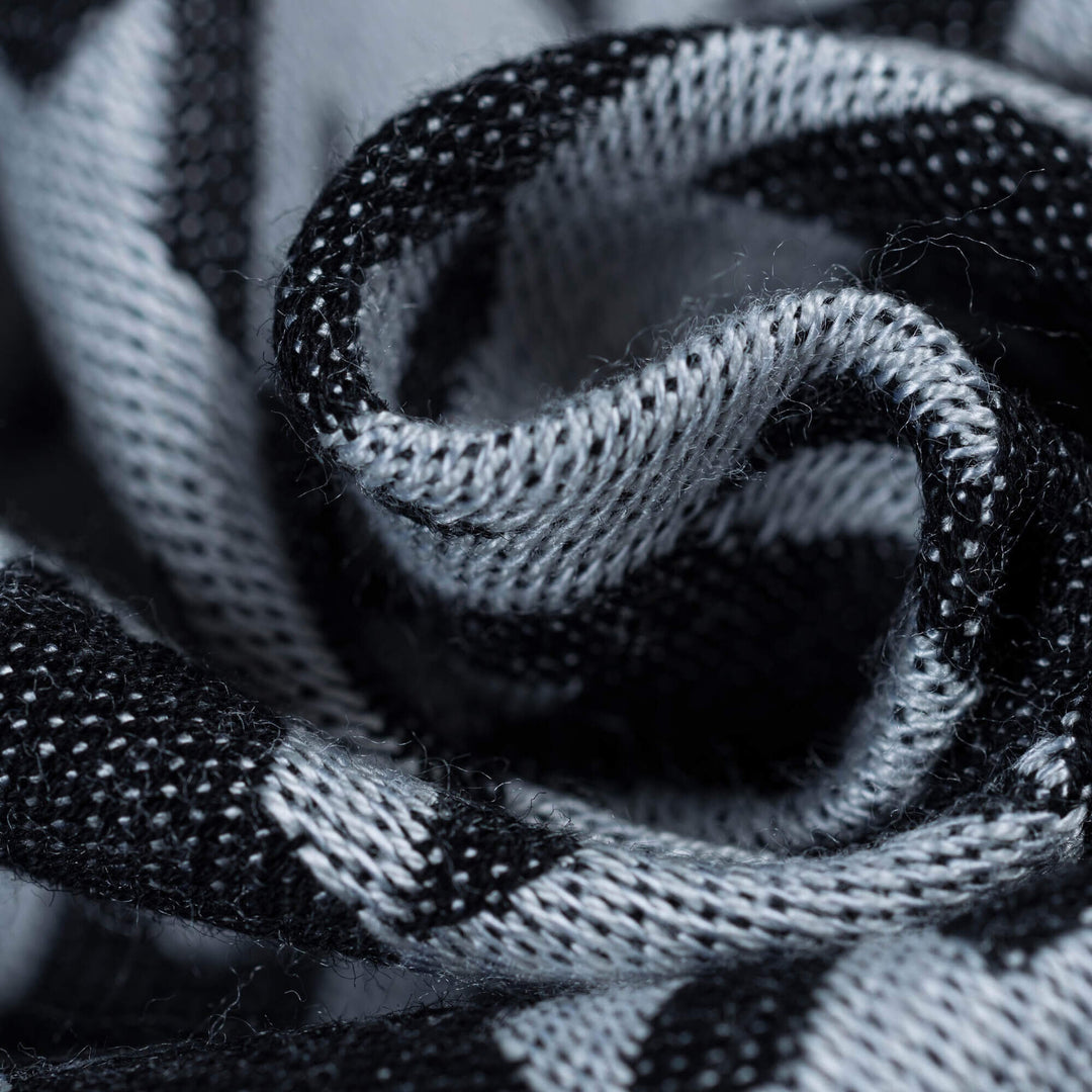 LennyLamb - LennyLight Baby Carrier - Pata de Gallo - Pixels (Cotton/Silk/Bamboo) - Cloth and Carry