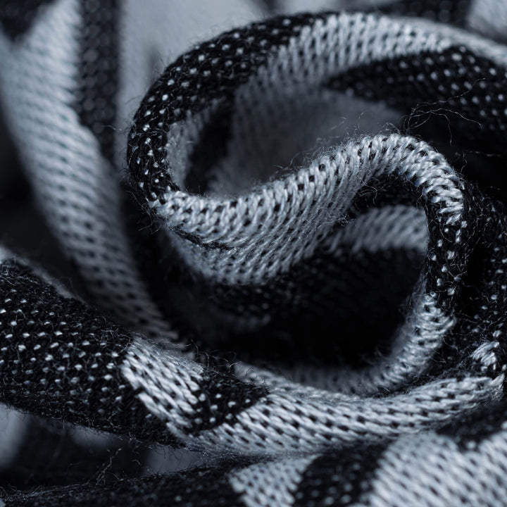 LennyLamb - LennyLight Baby Carrier - Pata de Gallo - Pixels (Cotton/Silk/Bamboo) - Cloth and Carry